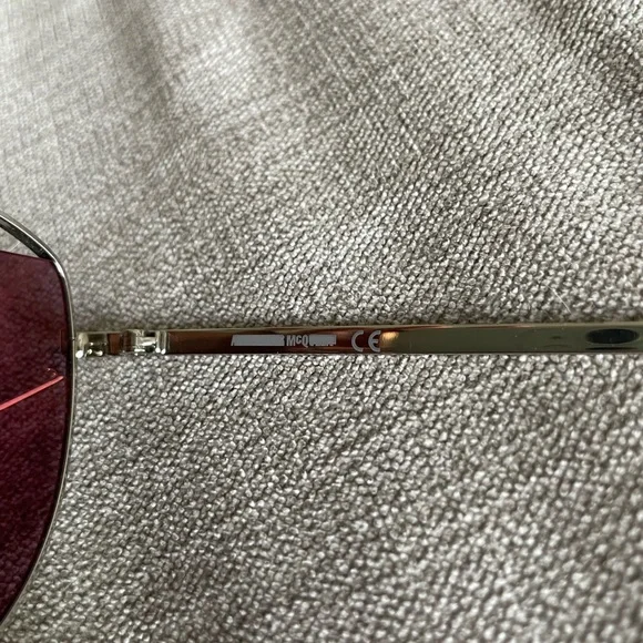 MCQ ALEXANDER MCQUEEN like new sunnies - Picture 5 of 11